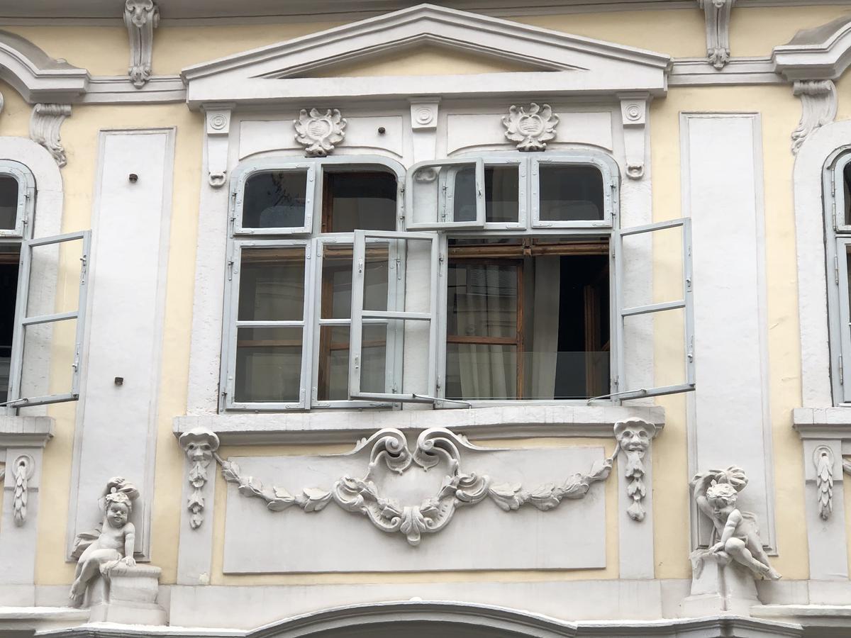 Boutique Hostel Zum Goldenen Kegel Wina Bagian luar foto