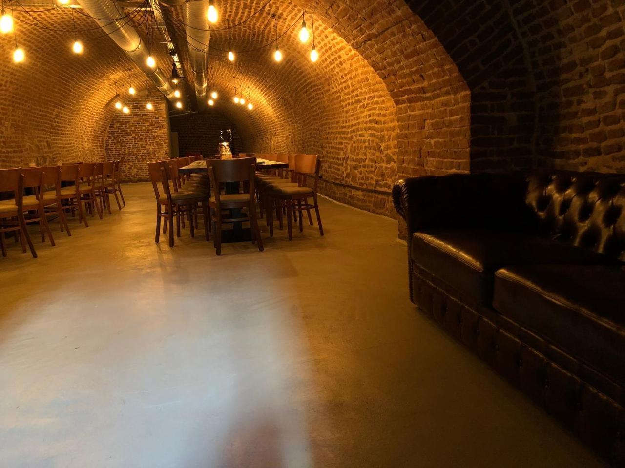 Boutique Hostel Zum Goldenen Kegel Wina Bagian luar foto