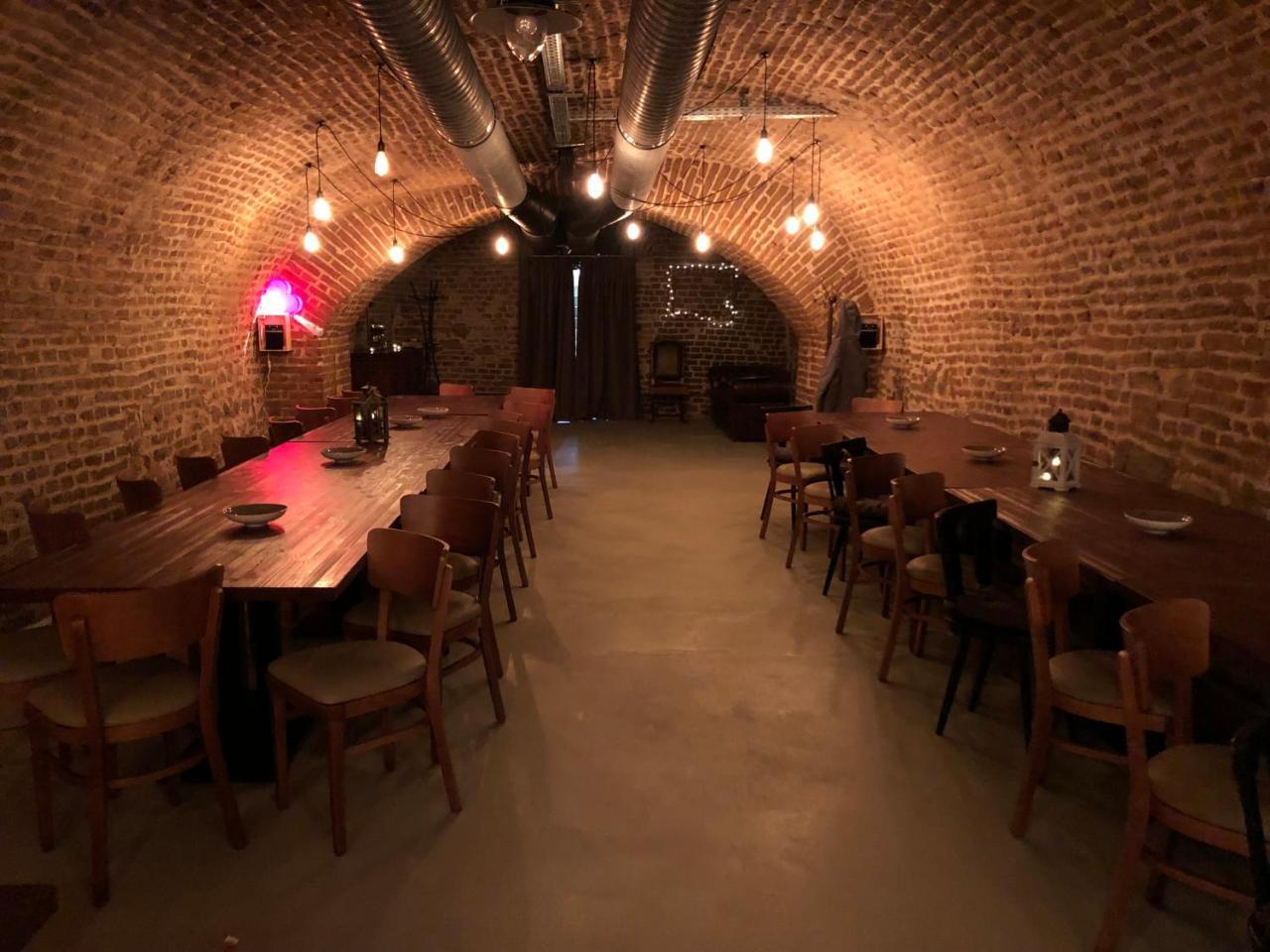 Boutique Hostel Zum Goldenen Kegel Wina Bagian luar foto