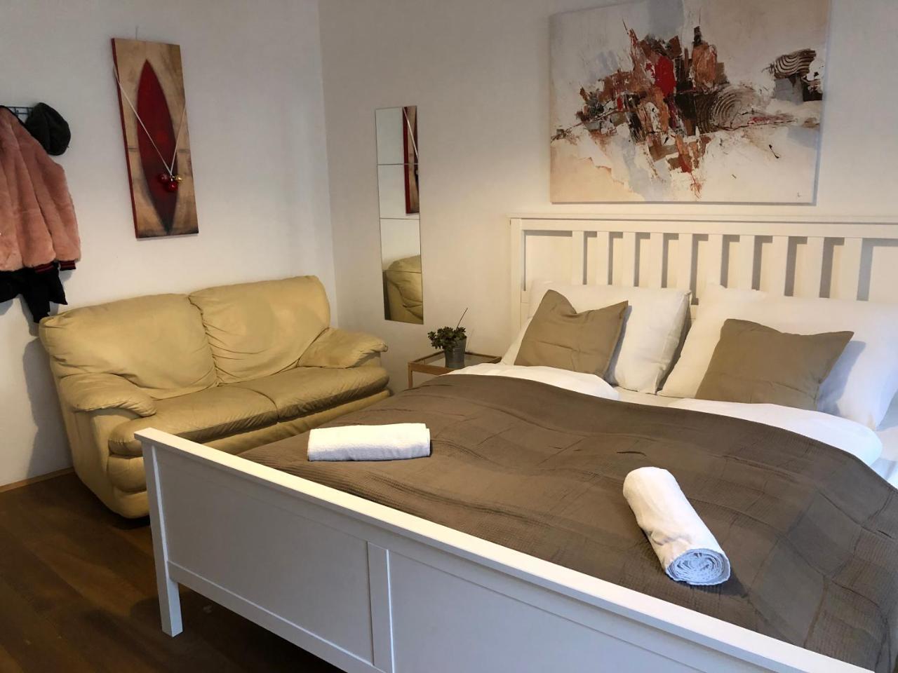 Boutique Hostel Zum Goldenen Kegel Wina Bagian luar foto
